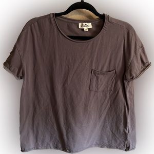 Listicle - Gray cropped tee with pocket detail